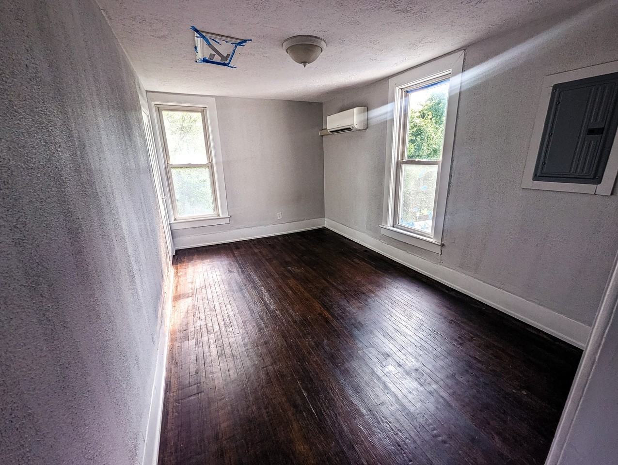 337 1/2 Elm St - Photo 7 of 9