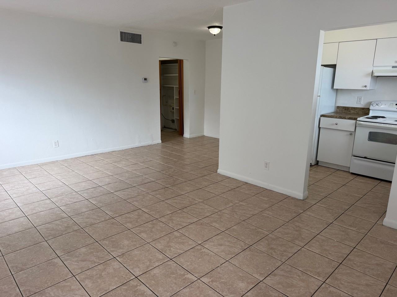 3701 Sw 59th Ter #11 - Photo 4 of 8