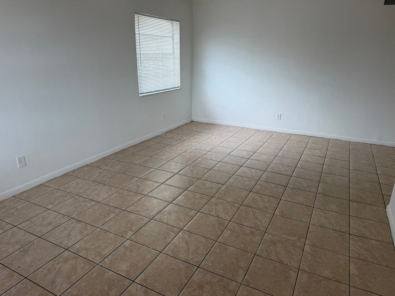 3701 Sw 59th Ter #11 - Photo 5 of 8