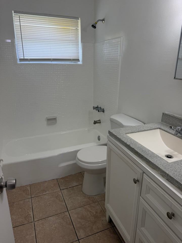 3701 Sw 59th Ter #11 - Photo 6 of 8