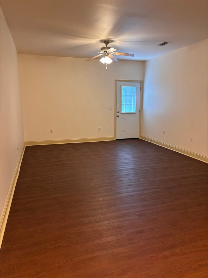 43215 Creek Cir #501 - Photo 2 of 10