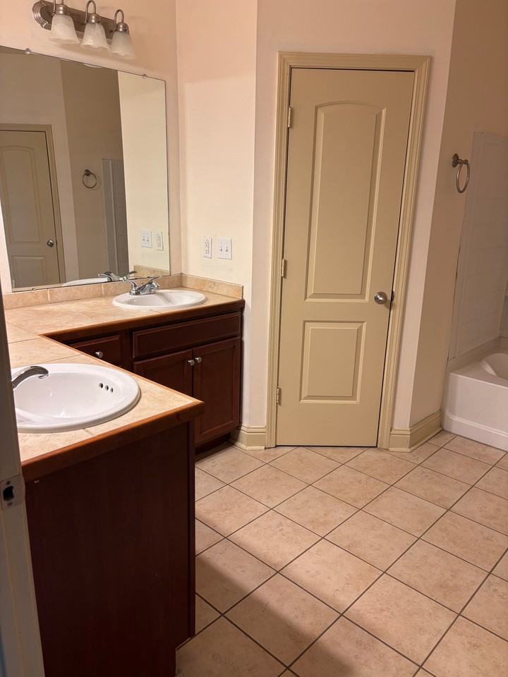 43215 Creek Cir #501 - Photo 6 of 10