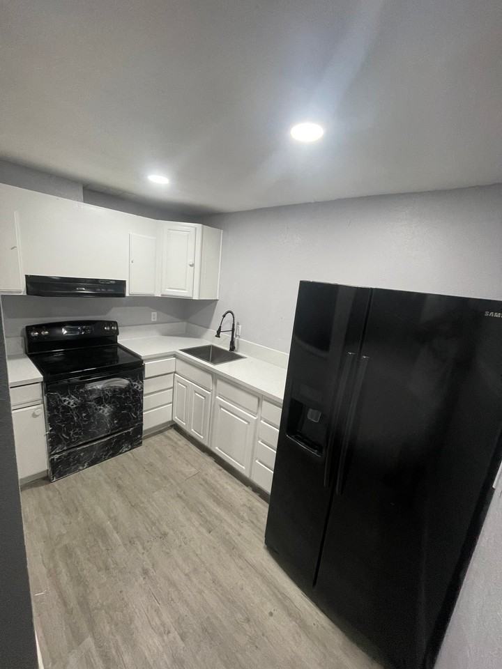 2312 Bassler St #1 - Photo 3 of 6