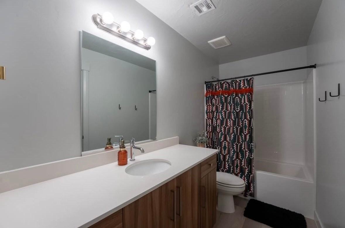 6020 S Ersa Ln - Photo 2 of 7