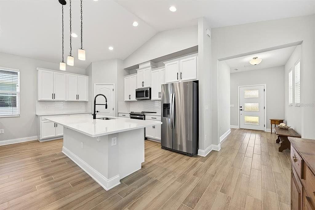 606 Dogfish Ln - Photo 4 of 35
