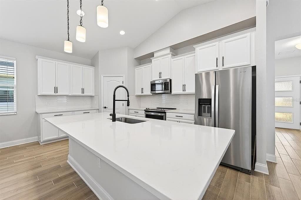 606 Dogfish Ln - Photo 5 of 35