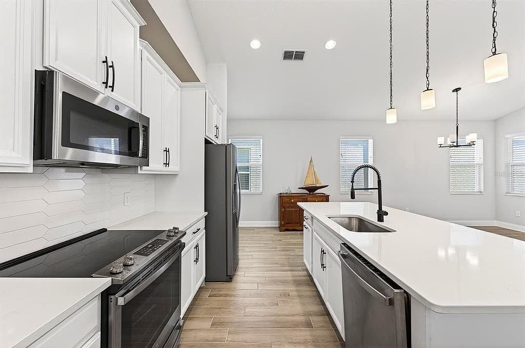 606 Dogfish Ln - Photo 6 of 35