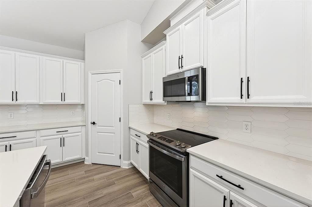 606 Dogfish Ln - Photo 7 of 35