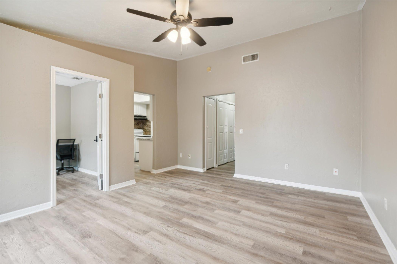 511 Sw 69th St #A - Photo 4 of 10