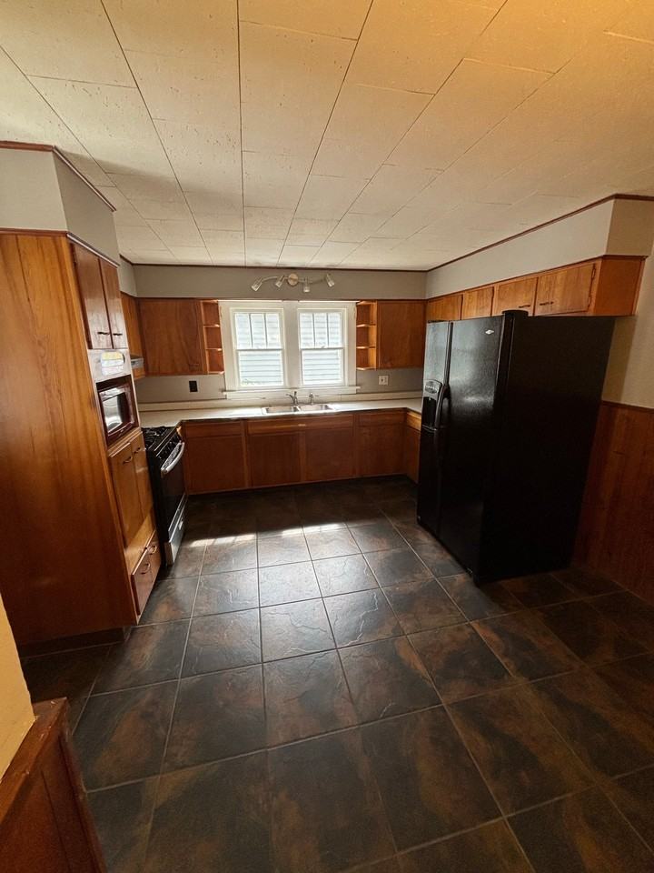 1114 Madison Ave - Photo 2 of 17