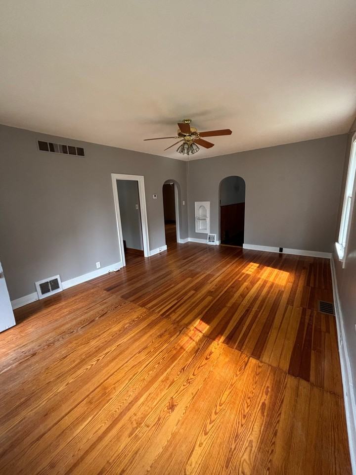 1114 Madison Ave - Photo 4 of 17