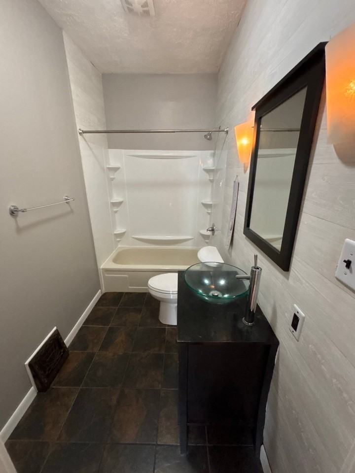1114 Madison Ave - Photo 5 of 17