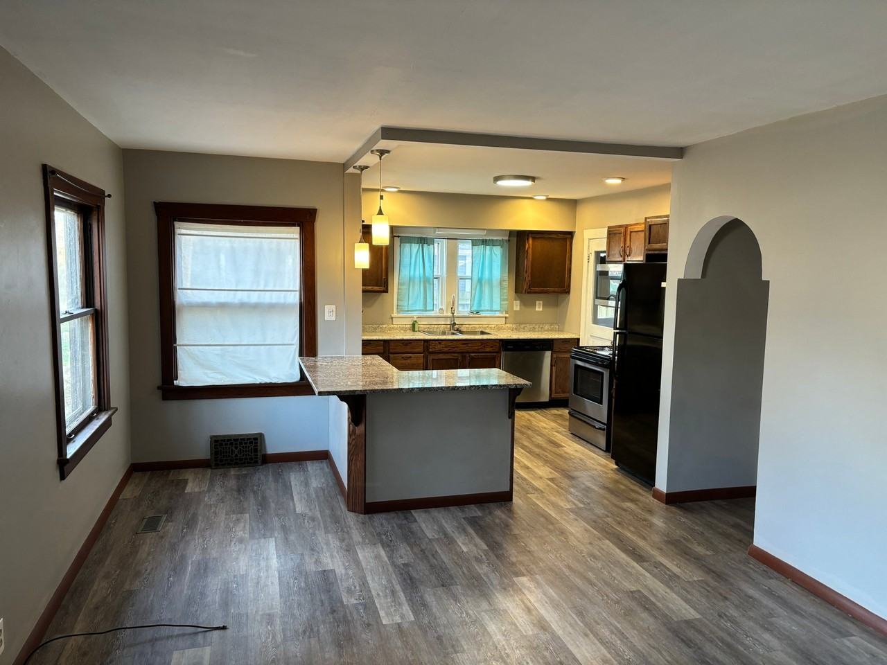1304 Randle St - Photo 2 of 15