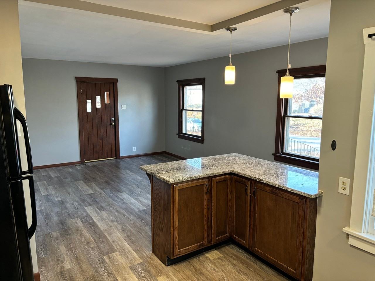 1304 Randle St - Photo 4 of 15