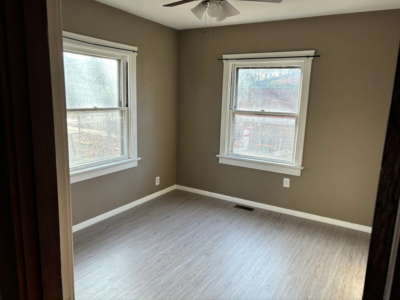1304 Randle St - Photo 5 of 15