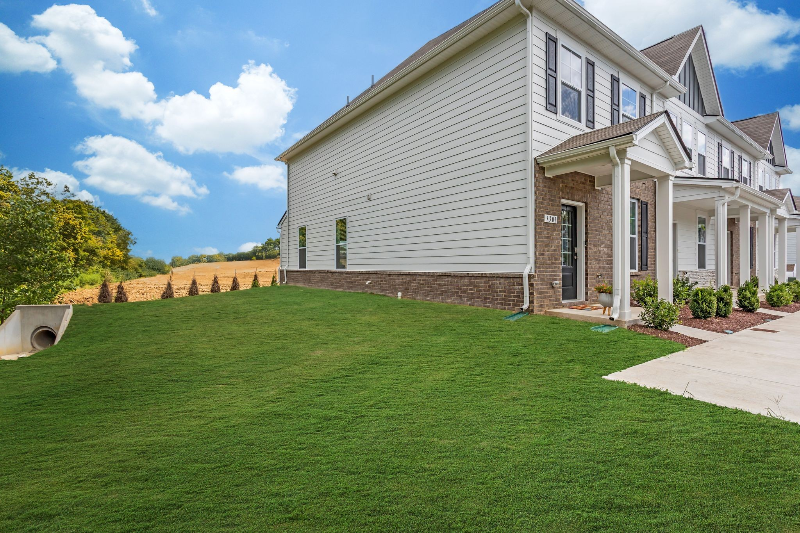 1301 Walker Way - Photo 2 of 11