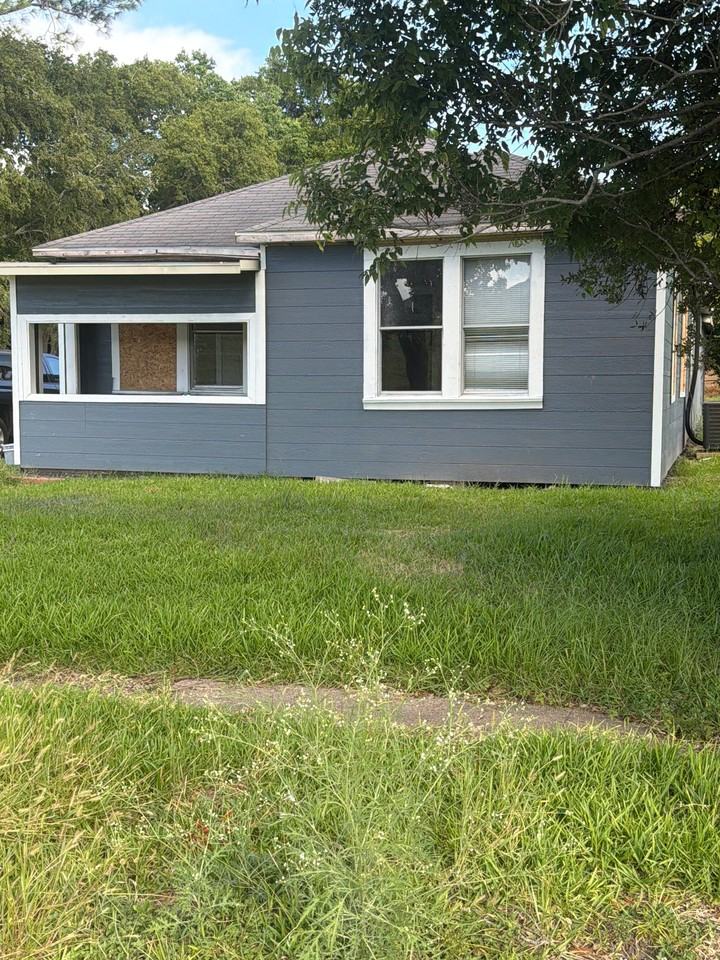 1209 W Procter St - Photo 2 of 13