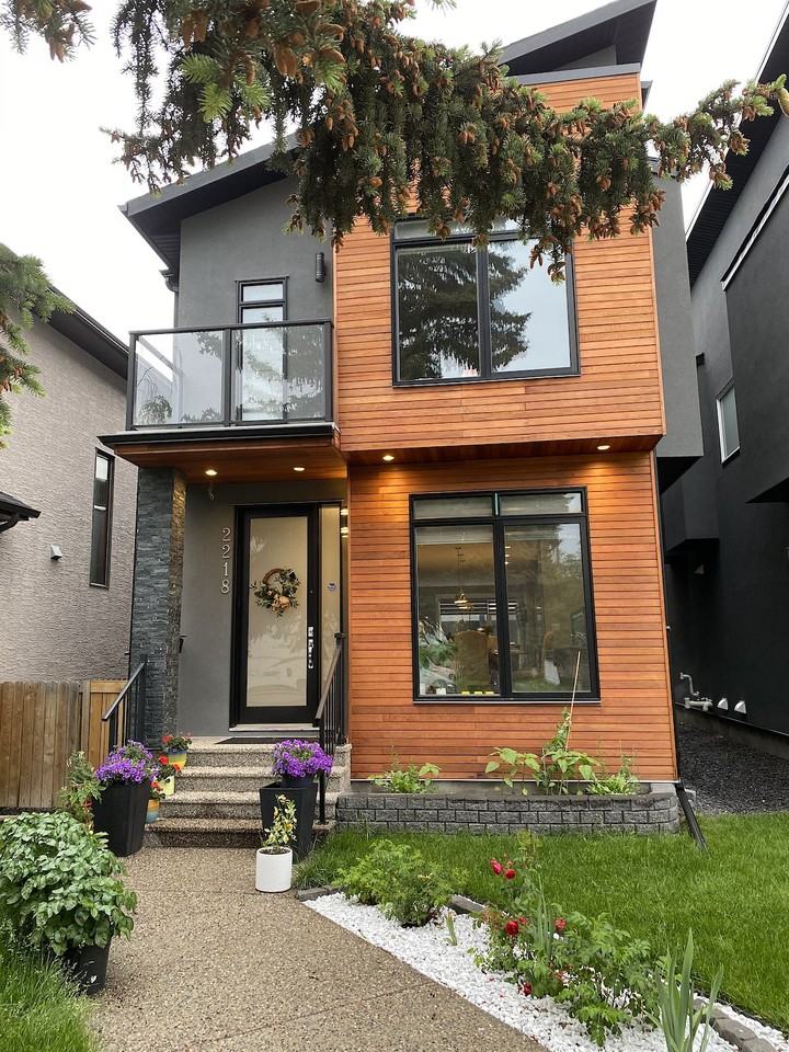 2218 31 St Sw - Photo 2 of 18