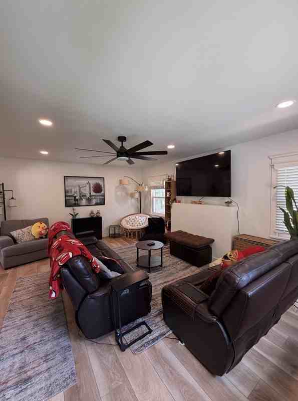 1016 S St - Photo 3 of 30