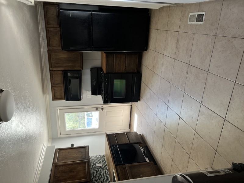 562 E St #1 - Photo 3 of 11
