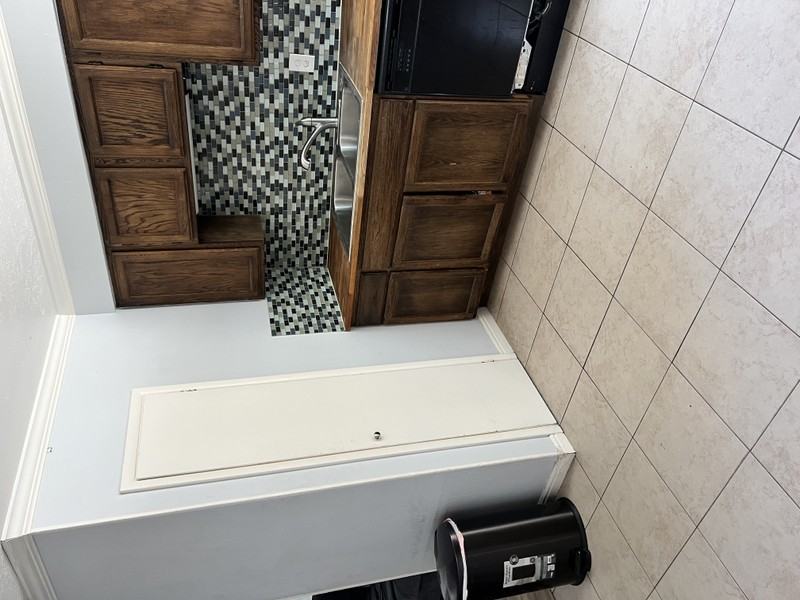 562 E St #1 - Photo 5 of 11