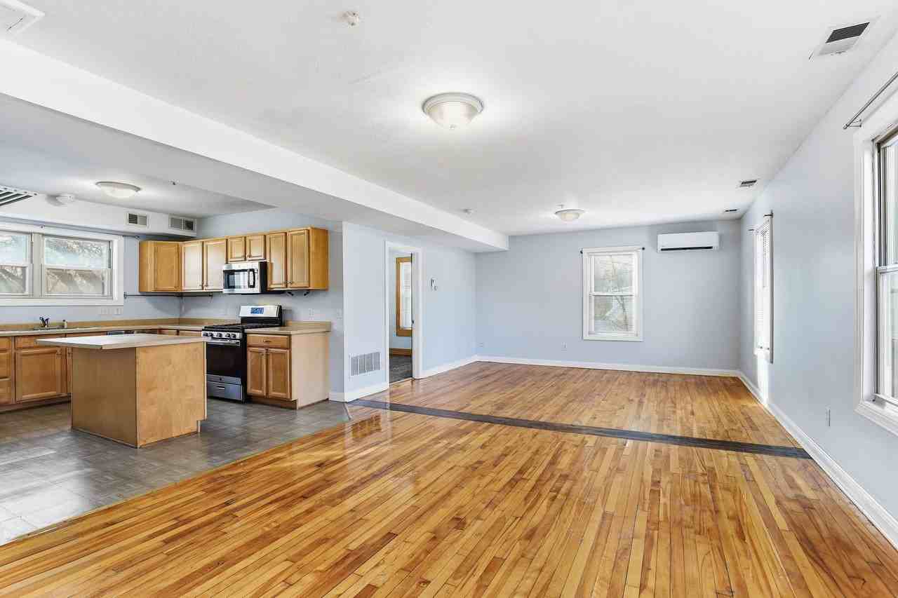 2827 Bryant Ave N #4 - Photo 3 of 11