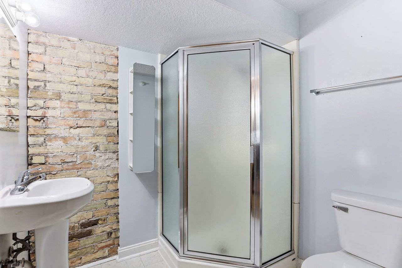 2827 Bryant Ave N #4 - Photo 6 of 11