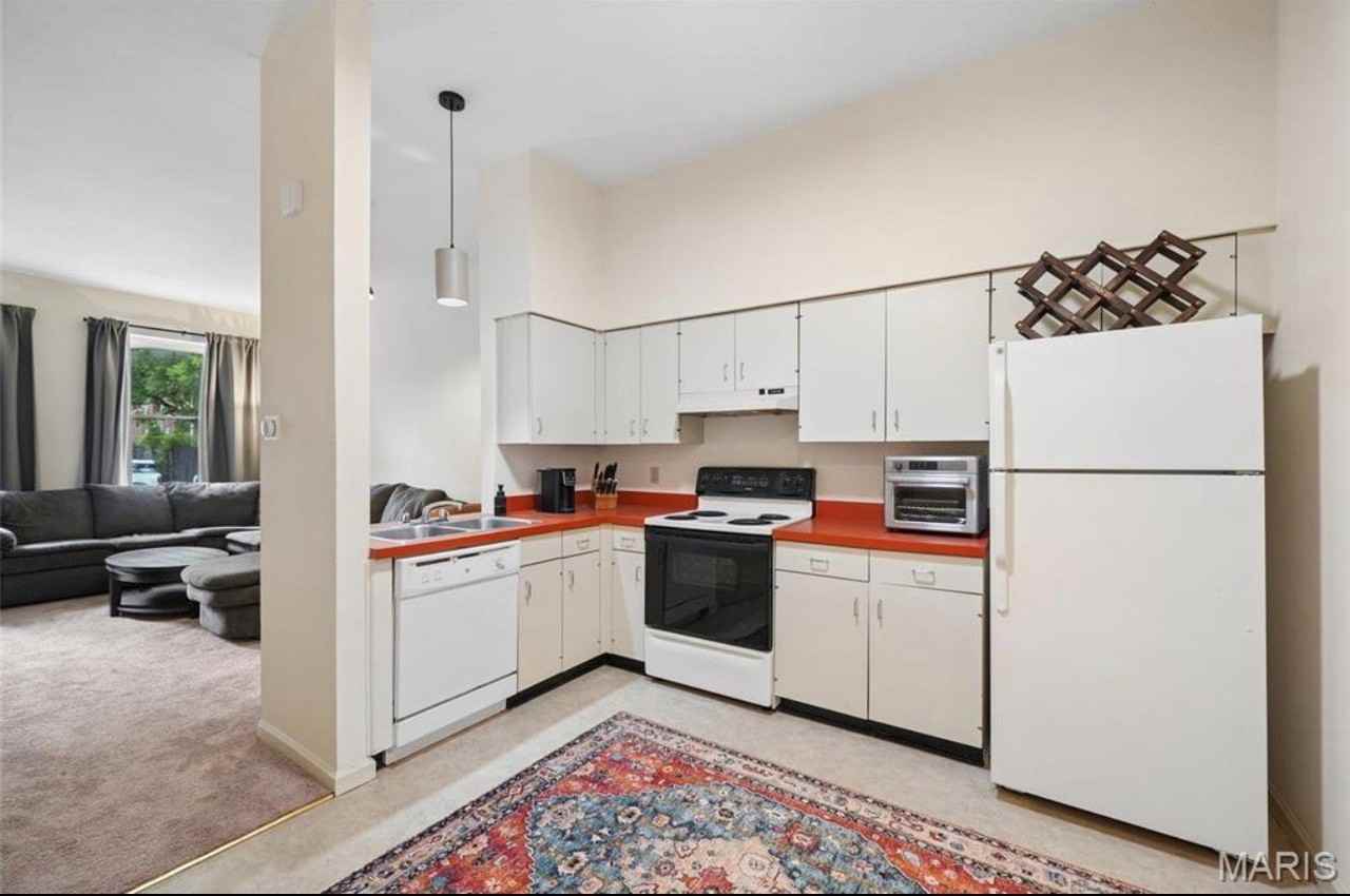 906 Russell Blvd #A - Photo 3 of 12