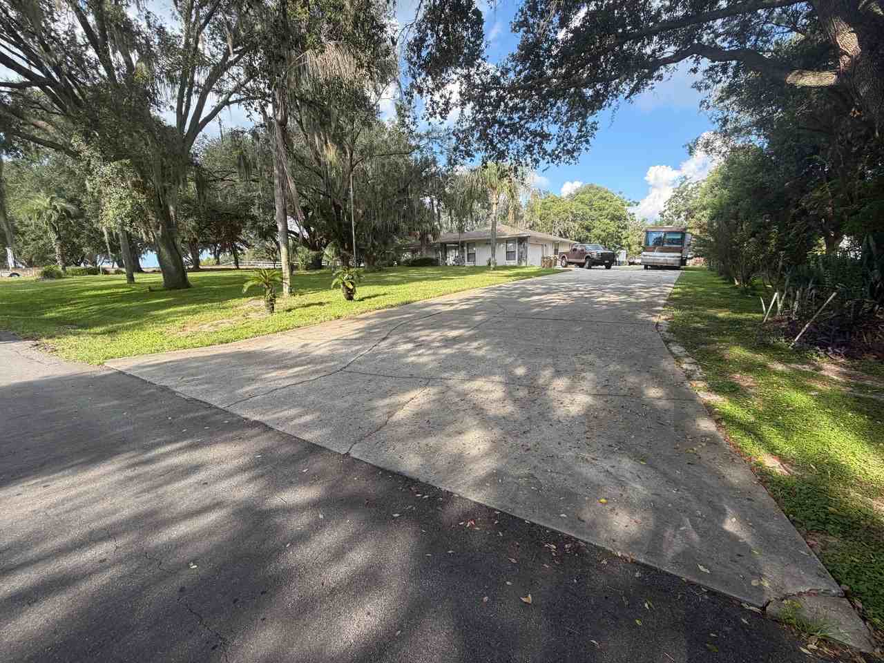18550 Lake Emma Dr - Photo 2 of 16