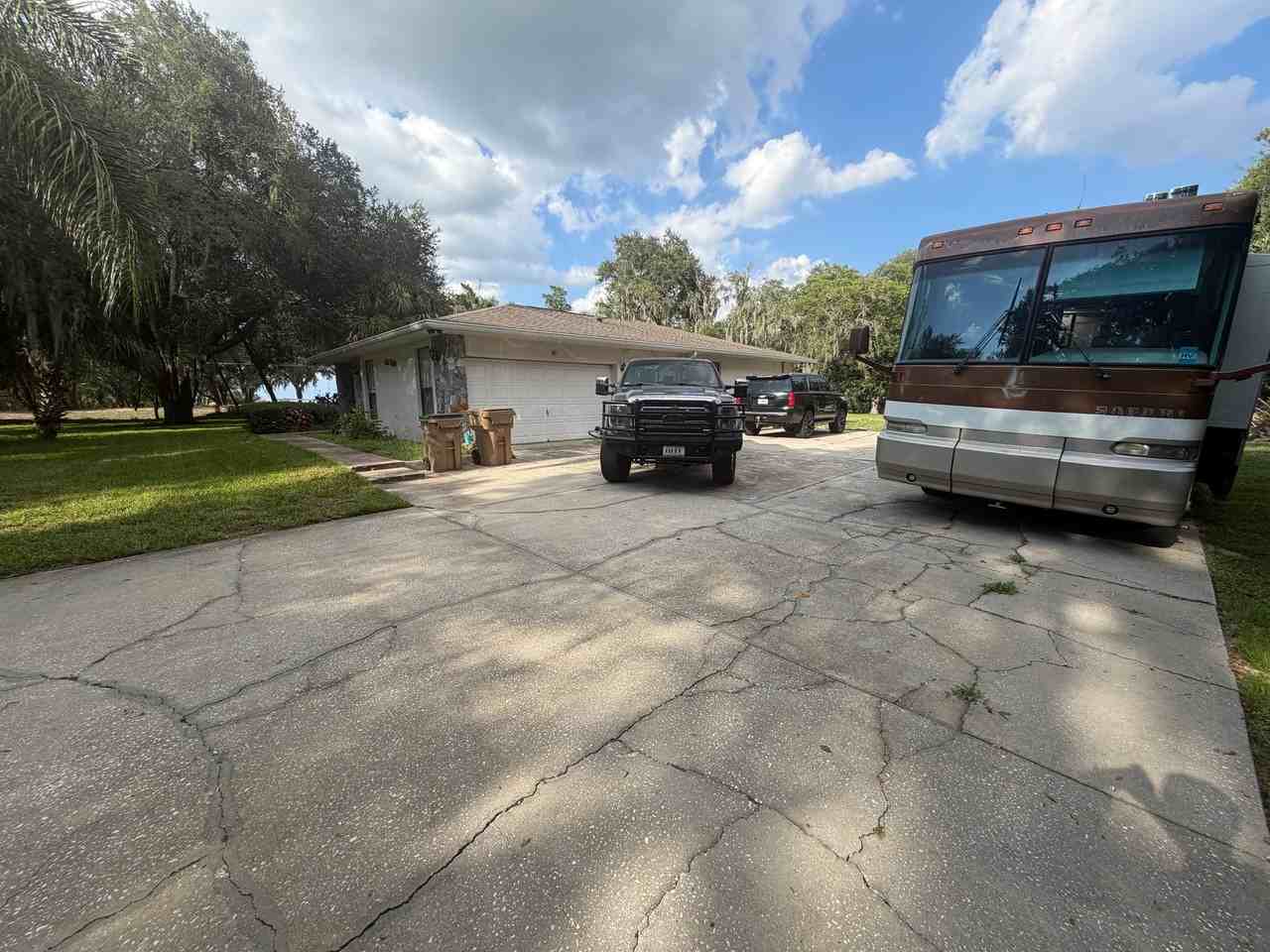 18550 Lake Emma Dr - Photo 3 of 16