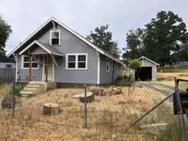 featured image of 2535 Bly St