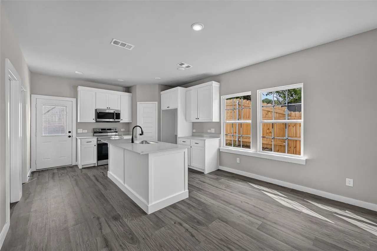 2209 Brookes St #2211 - Photo 2 of 8
