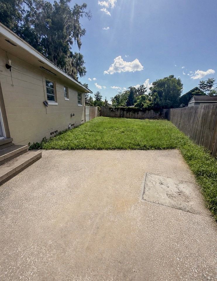 3813 Sw 22nd St - Photo 2 of 10
