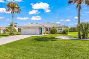 featured image of 4744 Pompano St