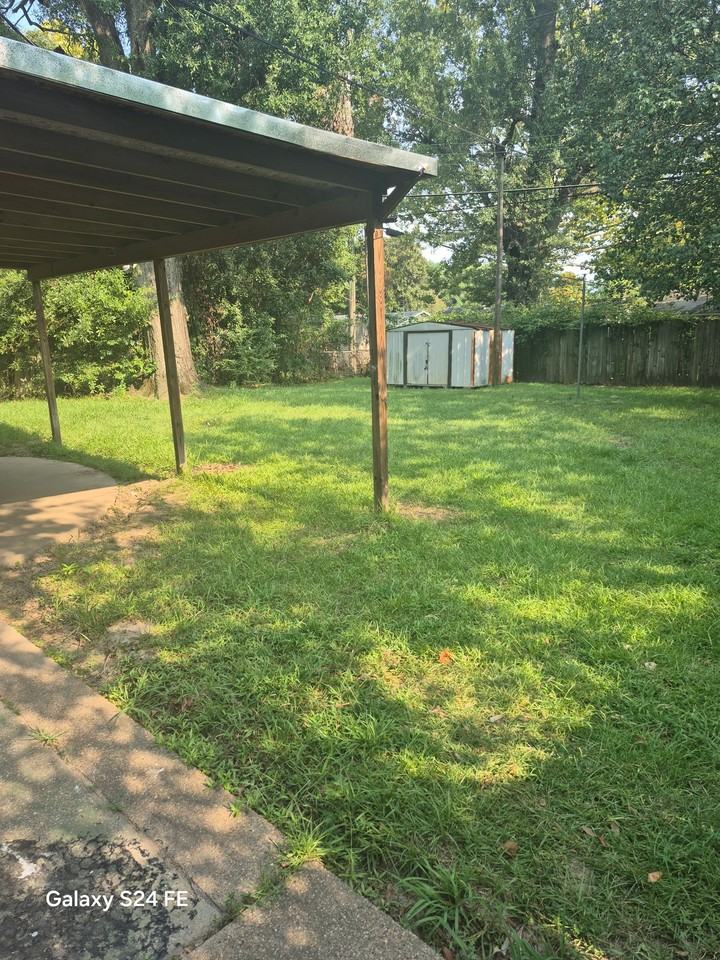 3009 Meadow Ave - Photo 2 of 4