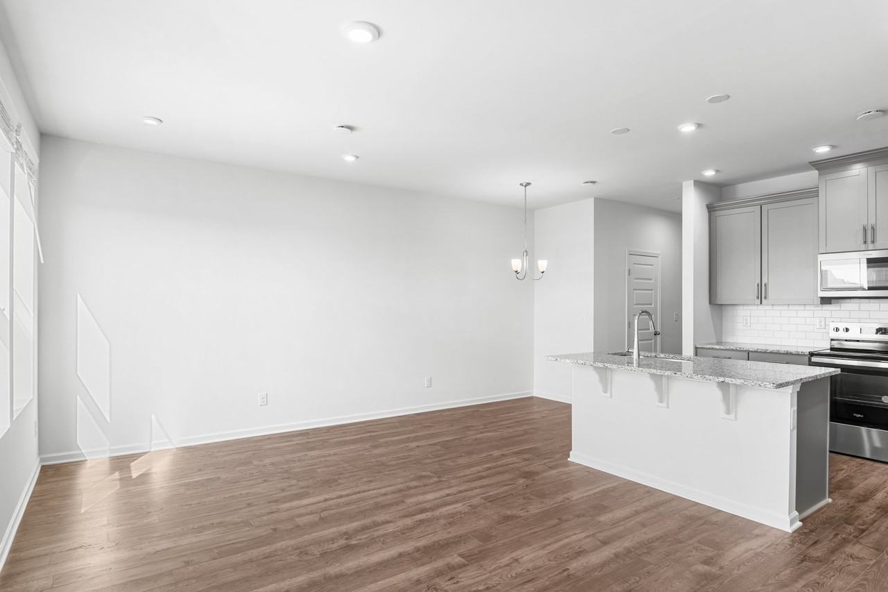 5338 Bellflower Hls - Photo 4 of 20