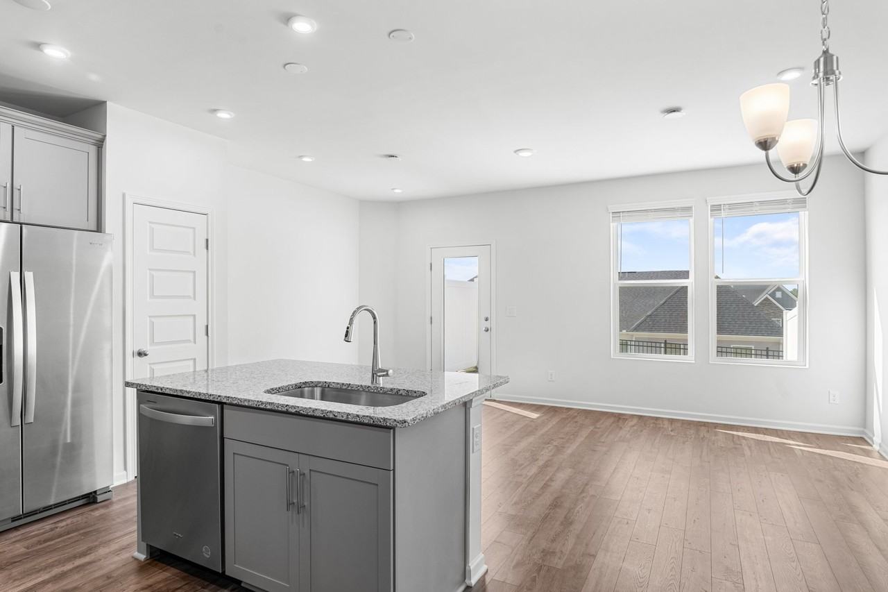 5338 Bellflower Hls - Photo 5 of 20