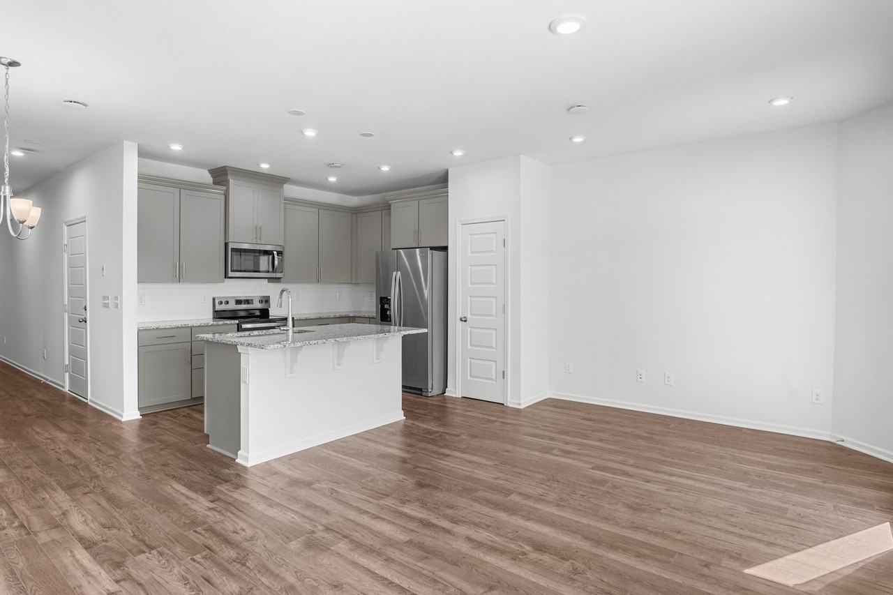 5338 Bellflower Hls - Photo 6 of 20