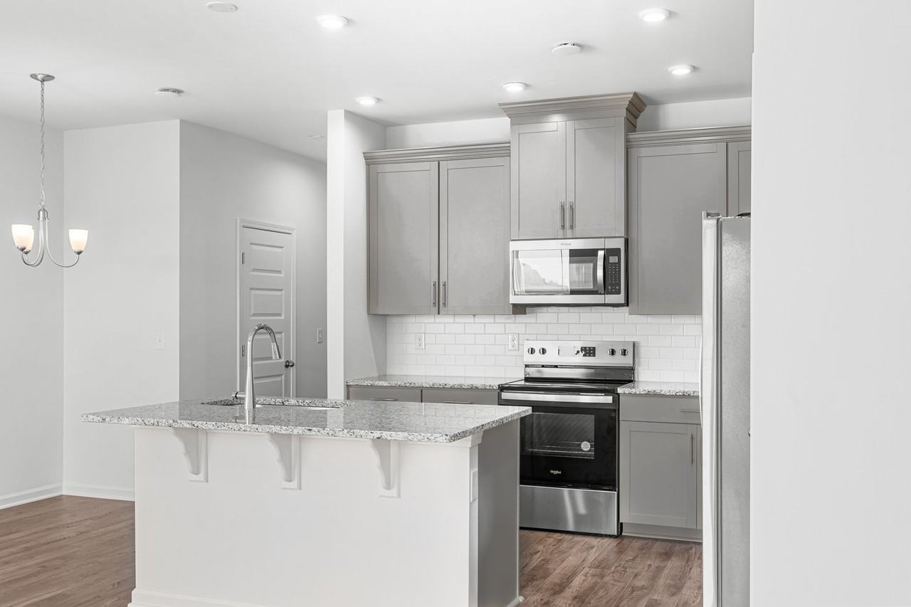 5338 Bellflower Hls - Photo 7 of 20