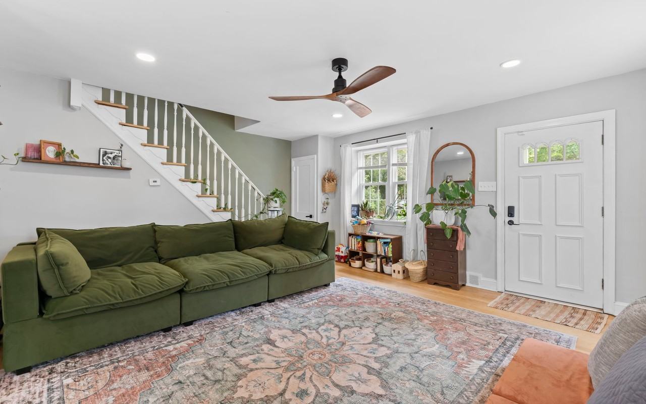 646 N Monroe St - Photo 7 of 20