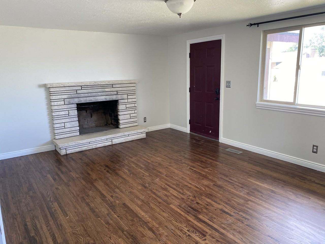 4437 S Driftwood Dr - Photo 3 of 18