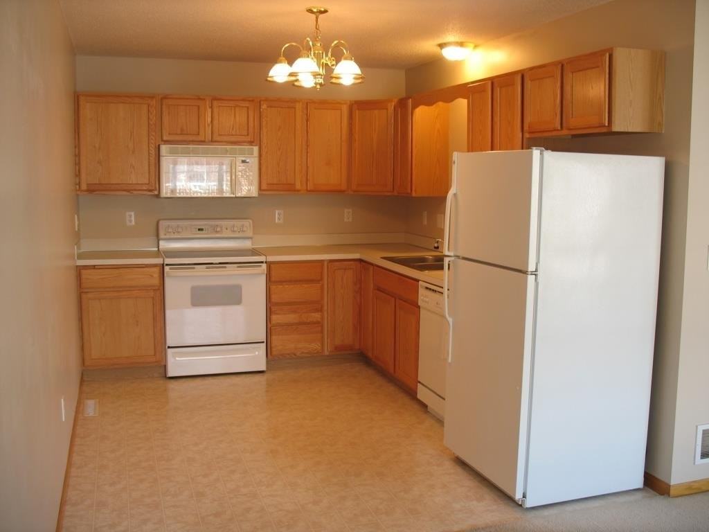 2501 Cobble Hill Ct #J - Photo 7 of 17