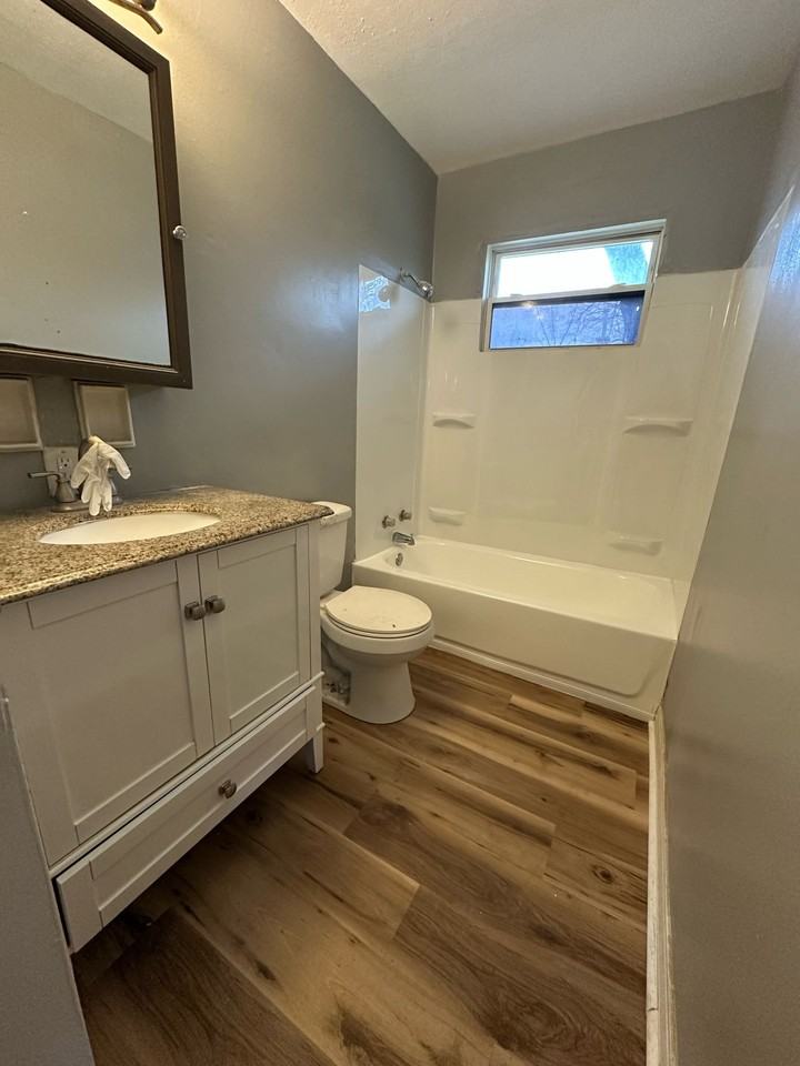 3330 Laurel St - Photo 3 of 7