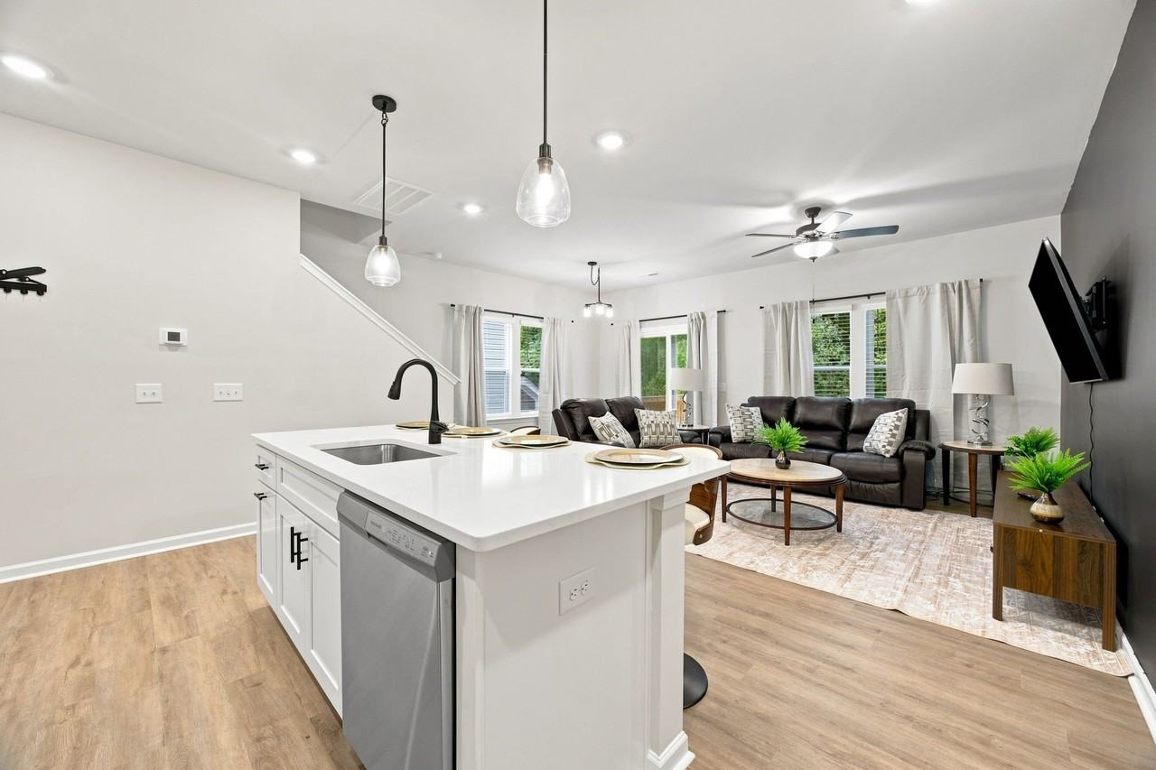 3018 Reid Ave - Photo 4 of 17