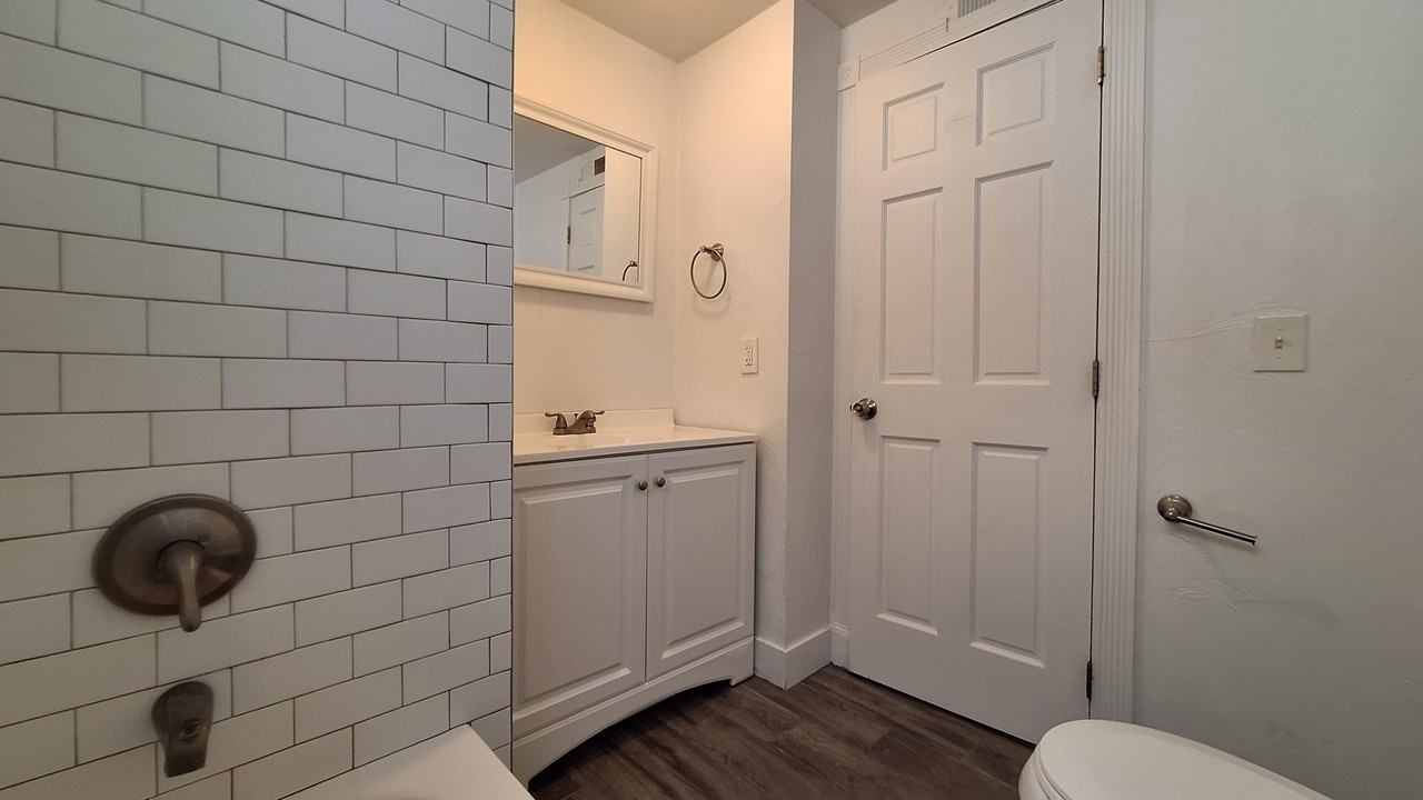935 E St #15 - Photo 5 of 10