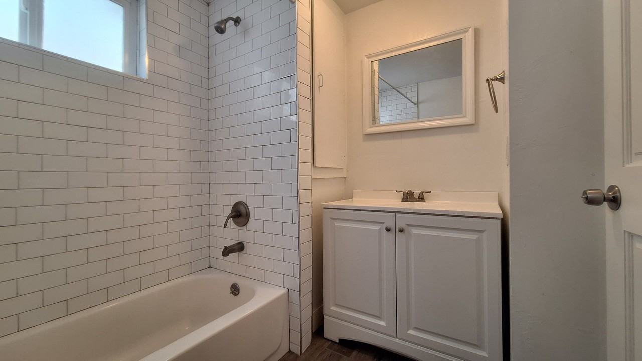 935 E St #15 - Photo 6 of 10