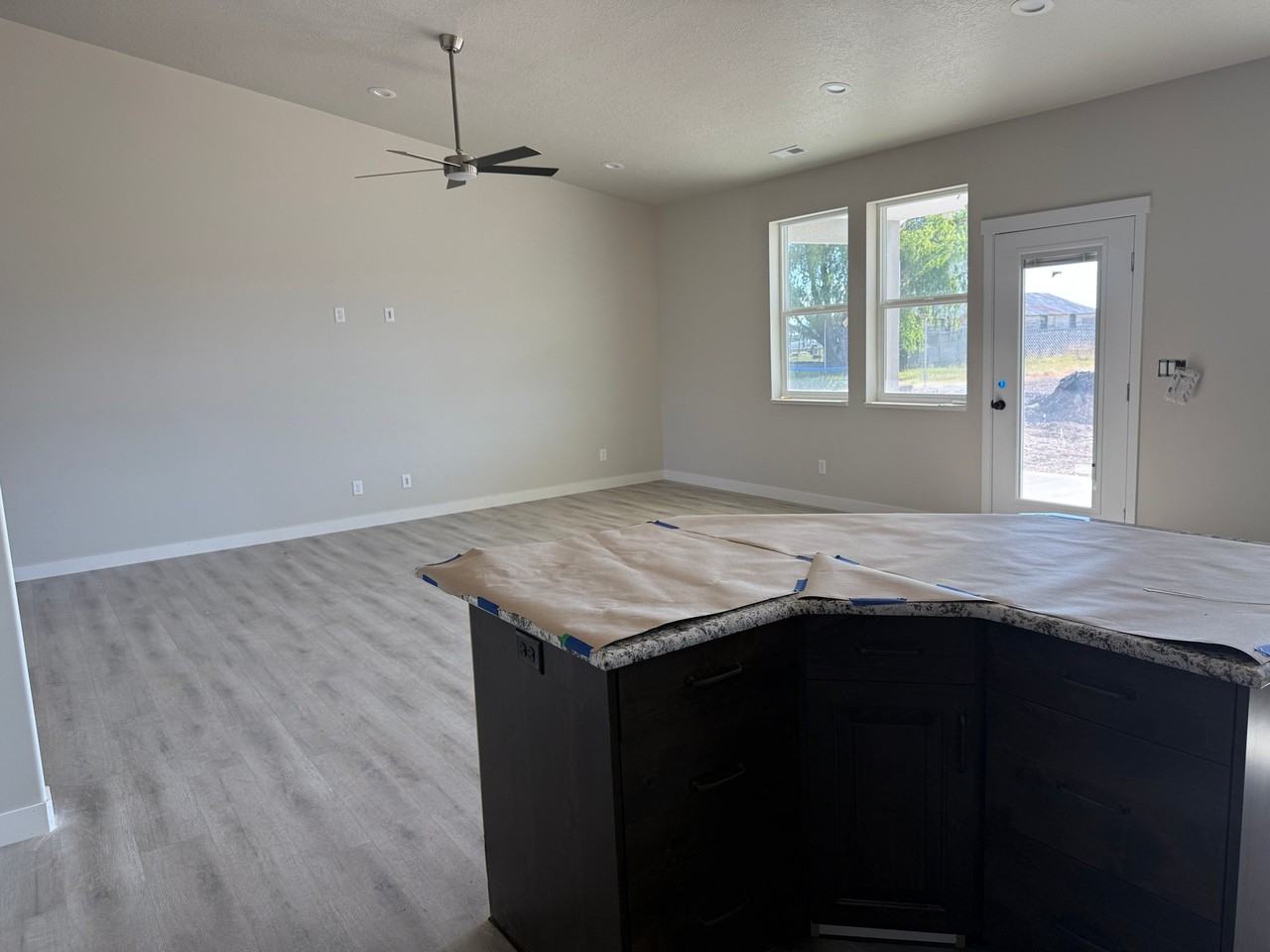 3071 Sw - Photo 3 of 19