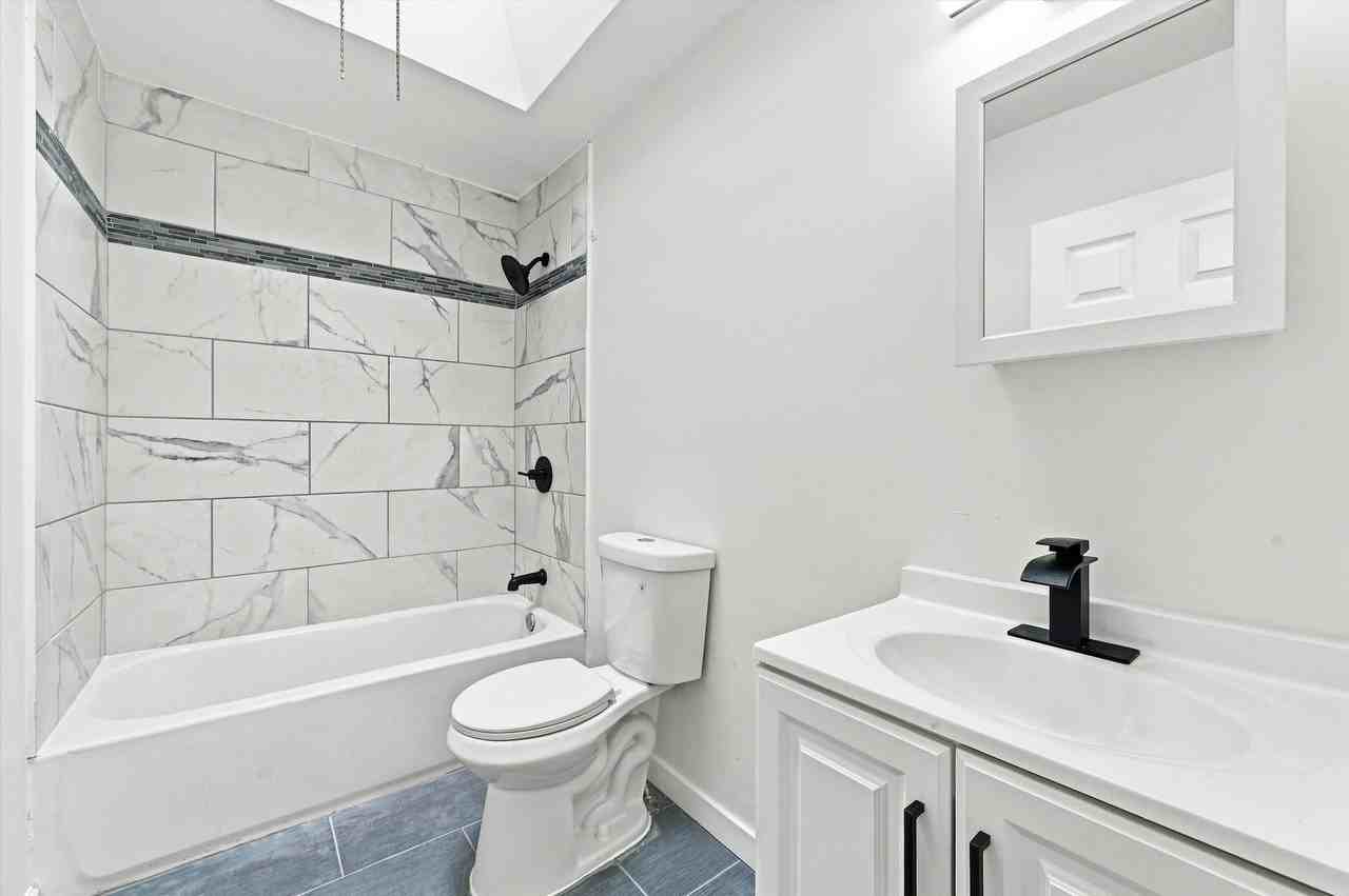 6711 Linmore Ave - Photo 5 of 14