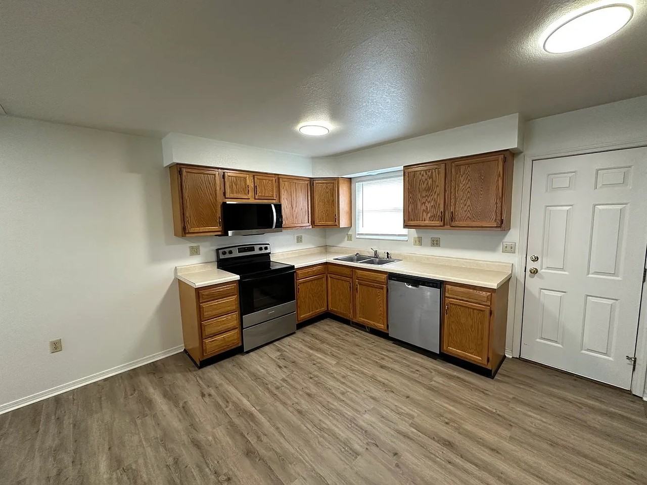 2818 Fremont Ct - Photo 2 of 8
