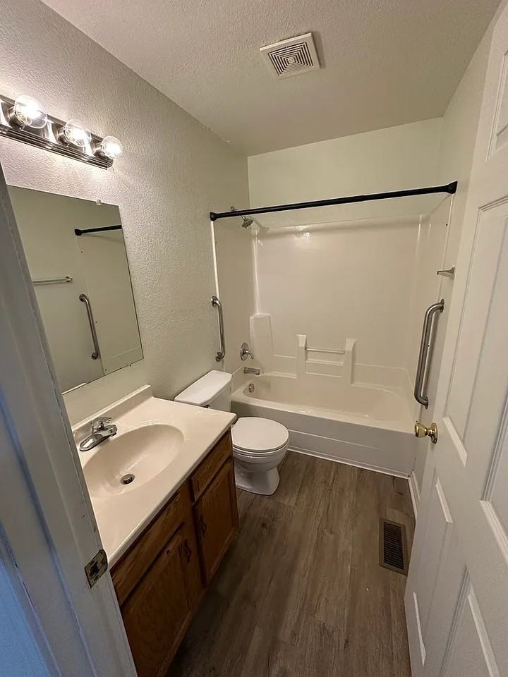 2818 Fremont Ct - Photo 6 of 8